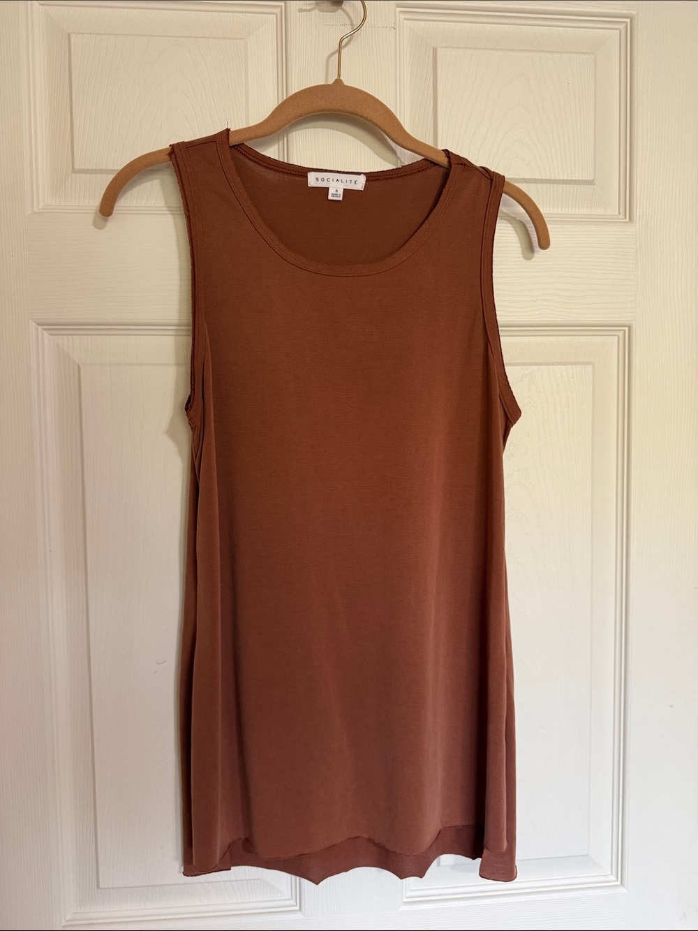 Socialite Sleeveless Scoop Neck Tunic Top - Rust Brown